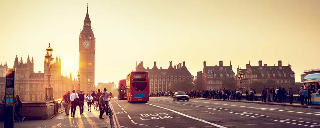 Landscape of Big Ben and big red buses